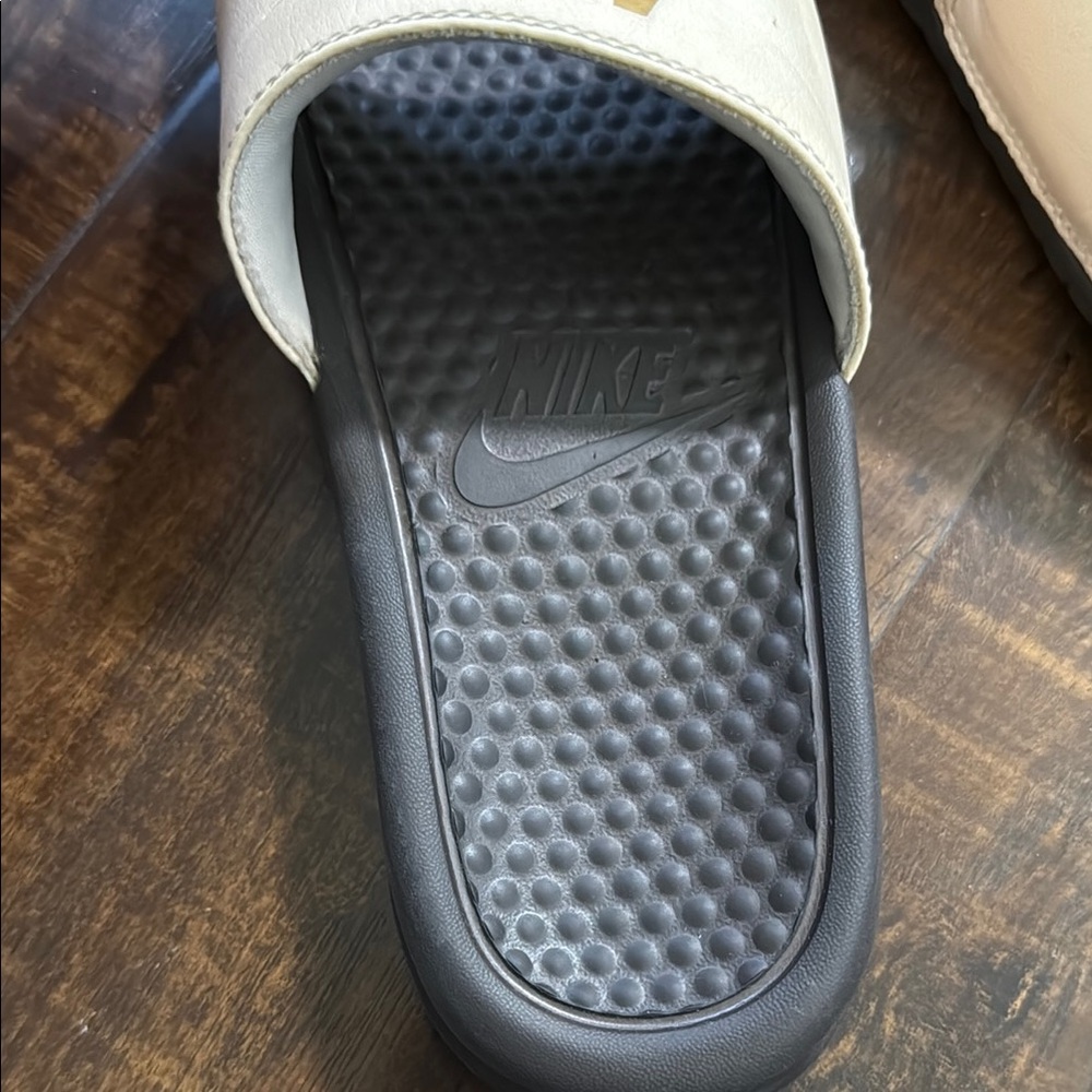 Nike Tan and Brown Slide Sandals - Women’s Size 6 - Picture 4 of 4